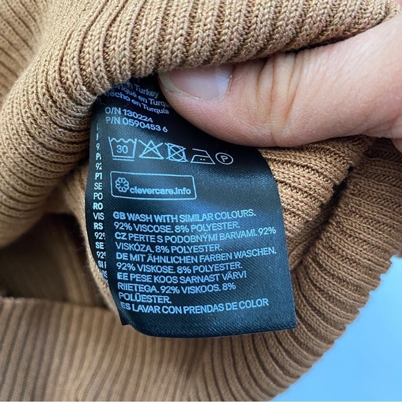 H&M tan pleated puff shoulders turtleneck - Picture 11 of 11